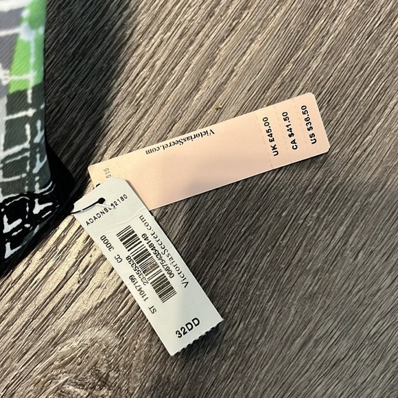 VICTORIA’S SECRET Incredible knockout Sports Bra Size 32DD - Picture 3 of 6